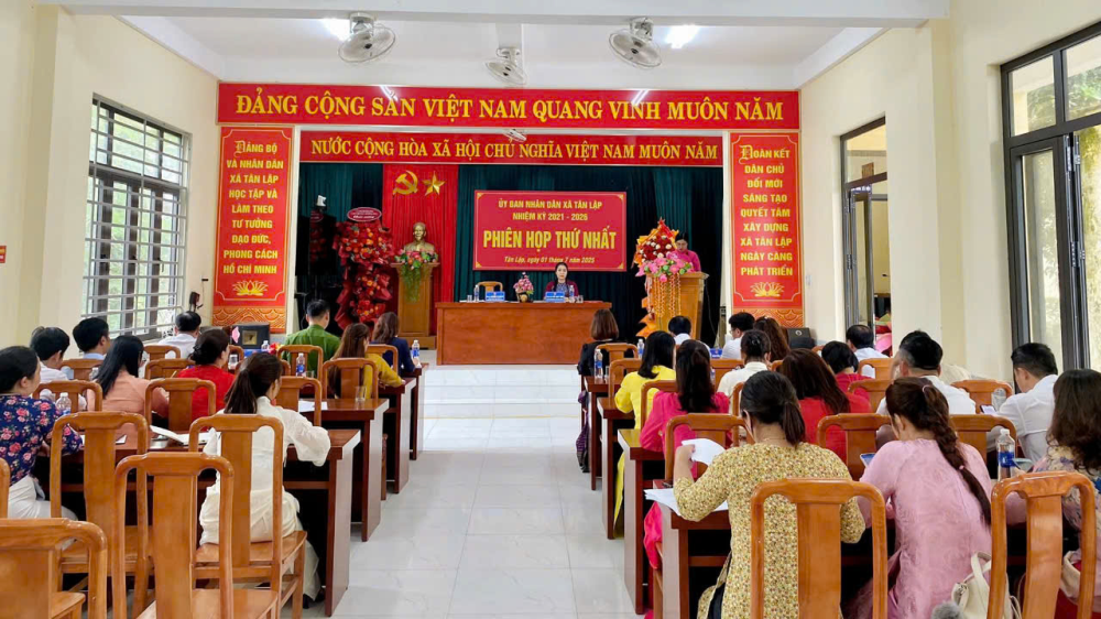 Ủy ban Nhân dân xã Tân Lập đã tổ chức phiên họp thứ nhất sau sắp xếp